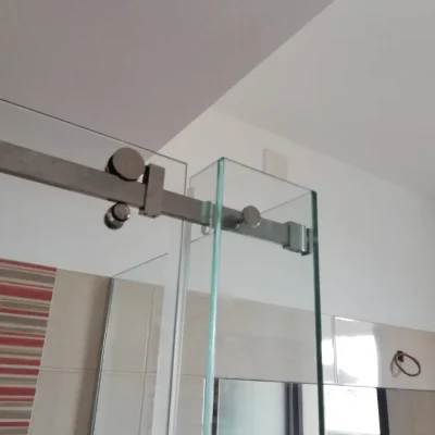 dettaglio struttura box doccia vetro