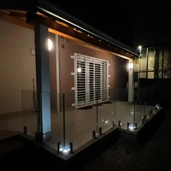 parapetto vetro illuminato 700x700