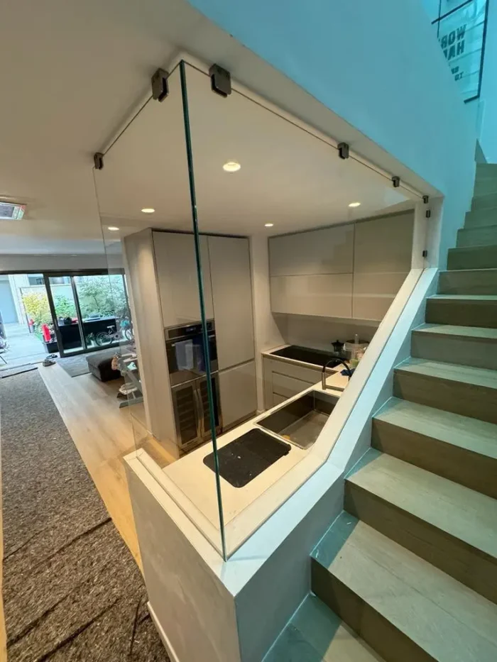 parapetto in vetro su misura per scale milano