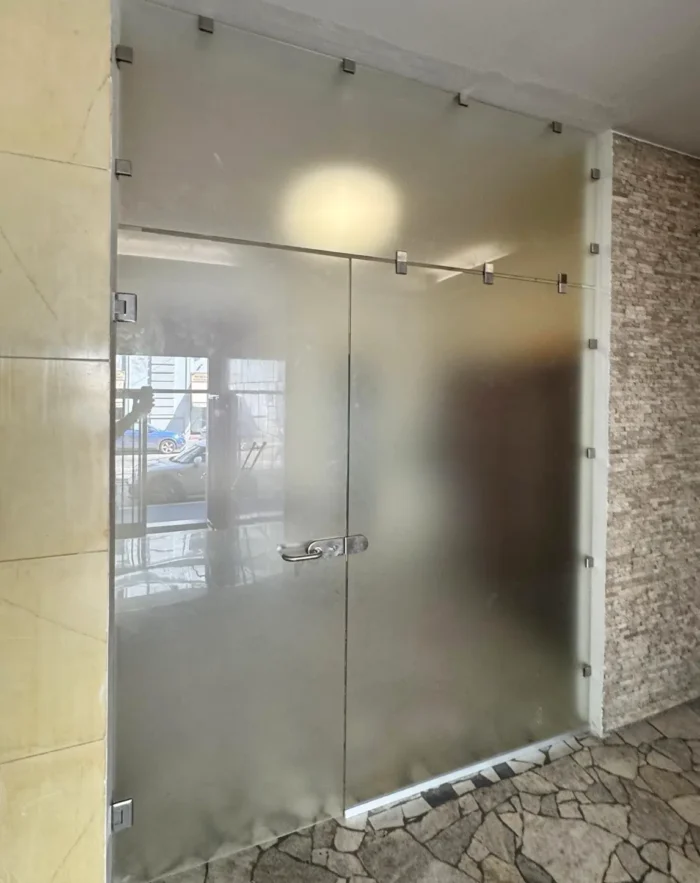 parete in vetro su.misura milano