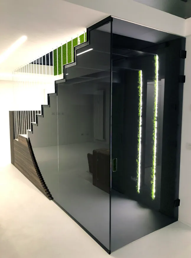 porta scorrevole fumè in vetro